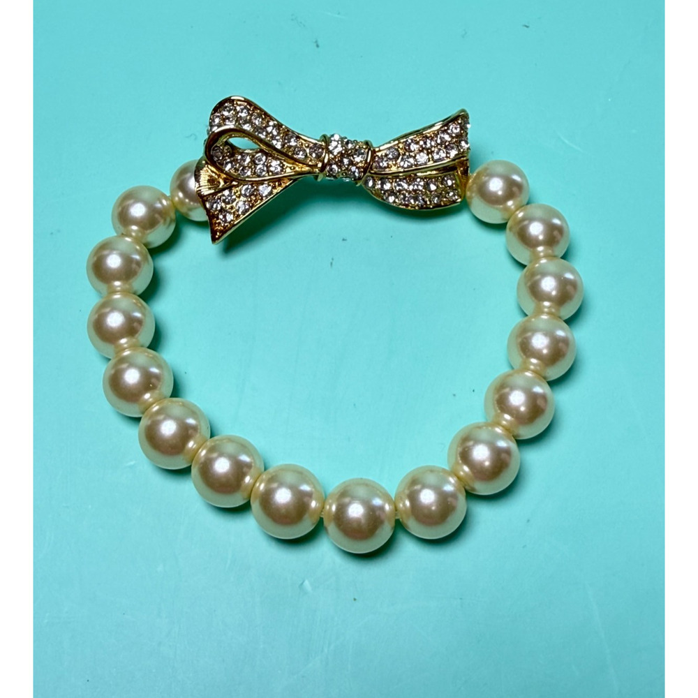 Kenneth Jay Lane KJL Cream Stretch Pearl Bracelet Rhinestones Encrusted Bow Gold - Picture 4 of 4